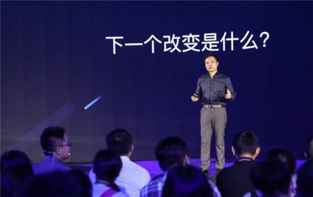 小鵬汽車放出2019年融資300億的豪言，但什么是何小鵬所說的智能汽車上半場和下半場？