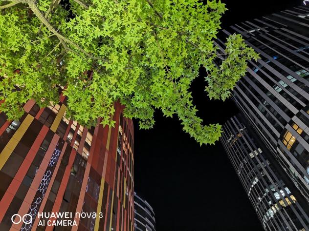 極客網(wǎng)  北京的夜，霓虹閃爍，華為nova3幫你紀(jì)錄北京夜景