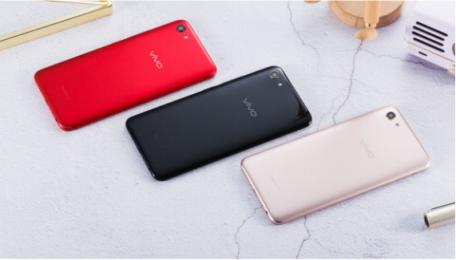 vivo Y81s圖賞：全新全面屏＋AI攝影，顏值與實力兼?zhèn)?/></p><p>vivo Y81s采用先進(jìn)的八核12納米制程芯片，輔以3GB RAM+ 64GB ROM 組合，最高支持256G存儲卡擴(kuò)展。此外，它還搭載 3260mAh 大容量電池，基于低功耗芯片和系統(tǒng)層面 <a href=