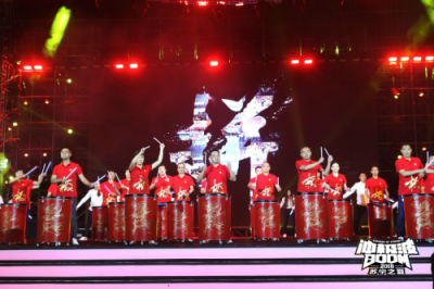 張近東點(diǎn)燃二十八年公益之燈 蘇寧之夏上演最感人一幕神秘嘉賓登臺(tái)