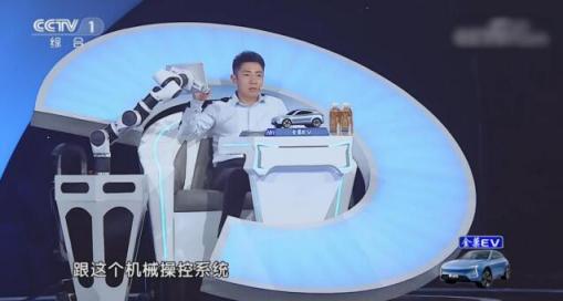 柯馬與央視《機(jī)智過人》再續(xù)“前緣”e.DO教育機(jī)器人完美演繹人機(jī)協(xié)作