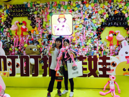 叮叮抓娃娃亮相GTI廣州展，美女娃娃機(jī)引爆全場(chǎng)