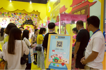 叮叮抓娃娃亮相GTI廣州展，美女娃娃機(jī)引爆全場(chǎng)