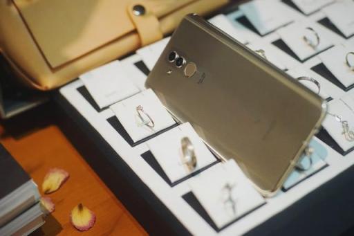 華為穩(wěn)了！麥芒7雙光束3D效果遠超金色iPhone