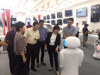 眾星云集世界人工智能大會，靈羚科技政務服務機器人成焦點