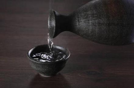 貴釀酒業(yè)，助力2018夏季達沃斯新浪財經之夜，為新財智人群提供高標準醬酒