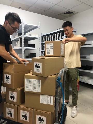 iPhoneXs首發(fā)日，機蜜凌晨打包，打響租機第一槍