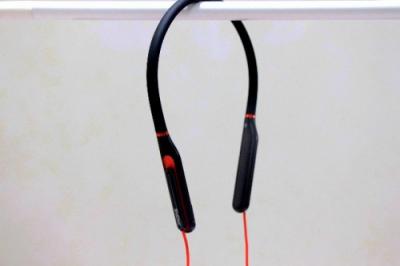 1MORE便攜頸掛電競(jìng)耳機(jī)，聽聲辨位帶你天天吃雞