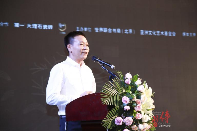 小朋友聆聽傳習講堂的照片刷爆朋友圈 簡一的魅力究竟在哪里？