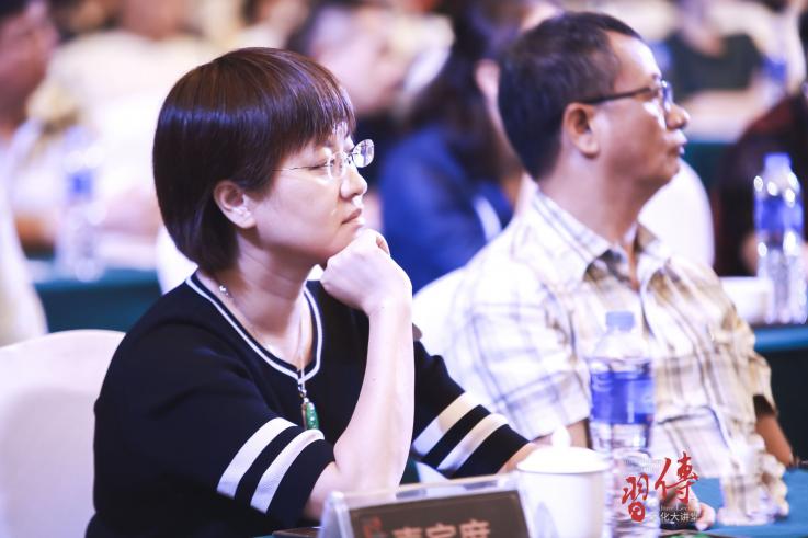 小朋友聆聽傳習講堂的照片刷爆朋友圈 簡一的魅力究竟在哪里？