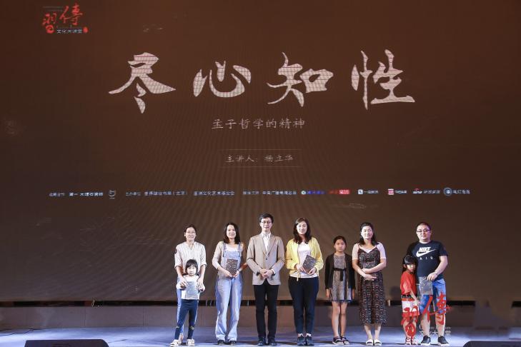 小朋友聆聽傳習講堂的照片刷爆朋友圈 簡一的魅力究竟在哪里？