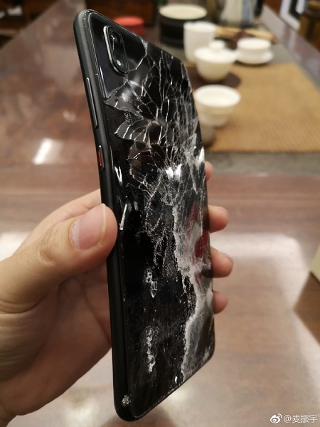 真事兒！這部從21樓高空意外跌落的手機幸存了！