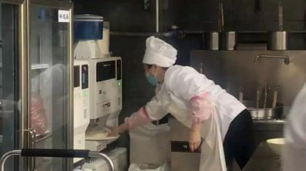 游客遠道而來“難求一面”，崔永元開面館獲追捧