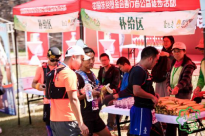 剛剛，我被善行者路上的小哥哥小姐姐暖哭了……