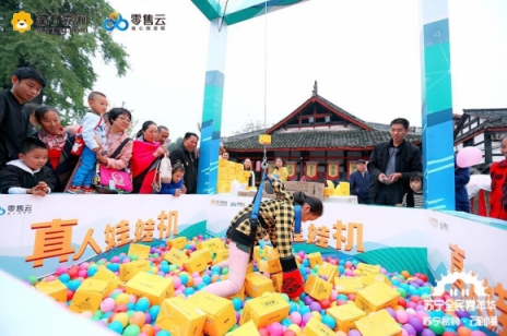 蘇寧“云游小鎮(zhèn)”現(xiàn)身成都街子鎮(zhèn)，老板夫婦請(qǐng)你“來耍”