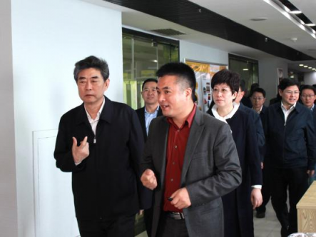 安徽省委常委、常務(wù)副省長鄧向陽、合肥市市長凌云一行蒞臨天地精華調(diào)研指導(dǎo)