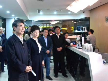 安徽省委常委、常務(wù)副省長鄧向陽、合肥市市長凌云一行蒞臨天地精華調(diào)研指導(dǎo)