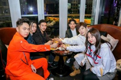 要火！伊膚泉聯(lián)合2019春夏中國(guó)國(guó)際時(shí)裝周公布最強(qiáng)跨界報(bào)告！