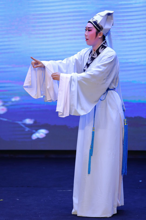 戲曲演員與華為麥芒7：年輕，在舞臺閃閃發(fā)光
