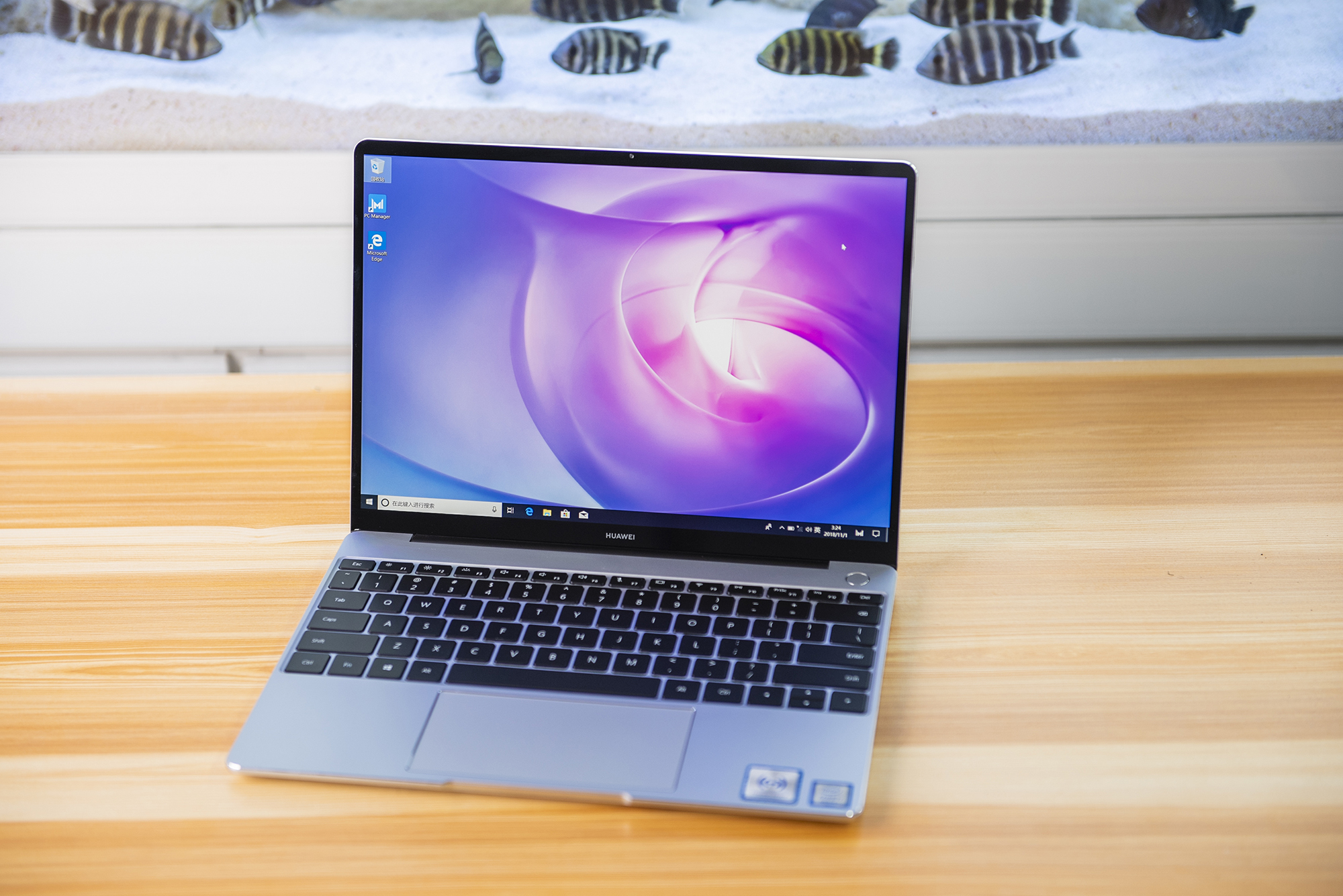 何需妥協(xié)MacBook Air？HUAWEI MateBook 13：您身邊的優(yōu)質(zhì)全面屏輕快本