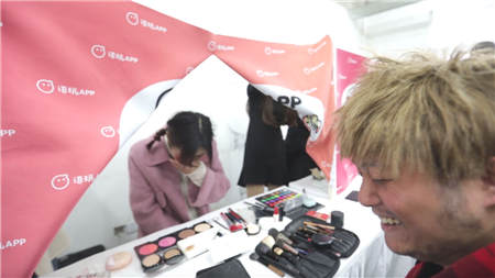 95后女生化妝后 男生竟想退貨！網(wǎng)友：自己長啥樣心理沒數(shù)嗎？