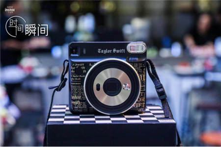 富士膠片發(fā)布首臺具有變焦功能的instax相機，再掀方形藝術(shù)個性潮流