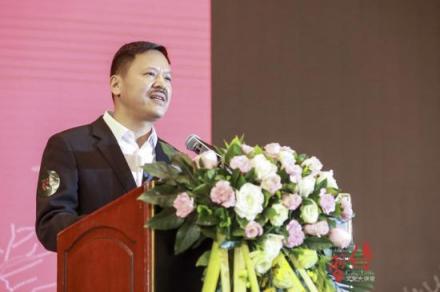 簡一在全國掀起一股國學(xué)熱 第十七站剛剛落地深圳