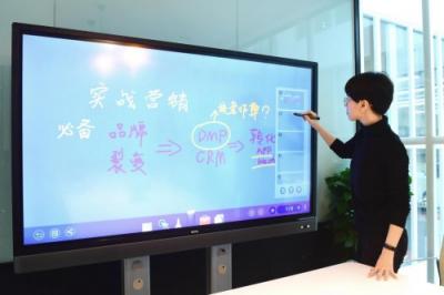明基會議平板在側(cè)，頭腦風暴會議無憂