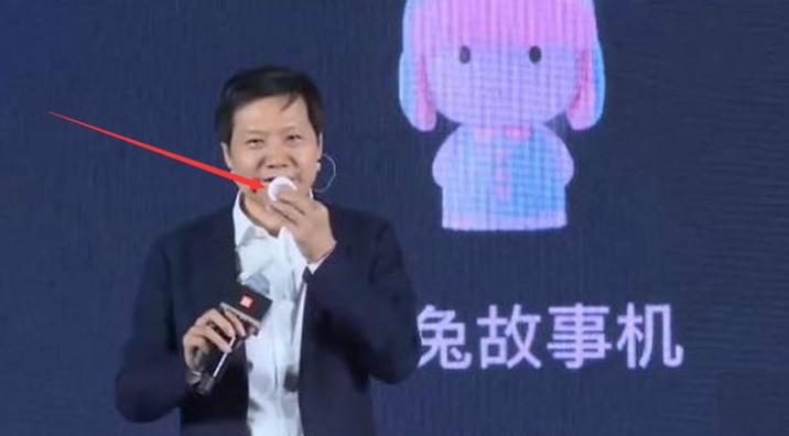 靠那么近還聽不懂？小愛藍(lán)牙音箱讓雷總很無(wú)奈！