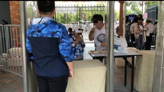 人民網(wǎng)四問迪士尼:憑什么搞“雙標”，歐美帶得亞洲就帶不得？
