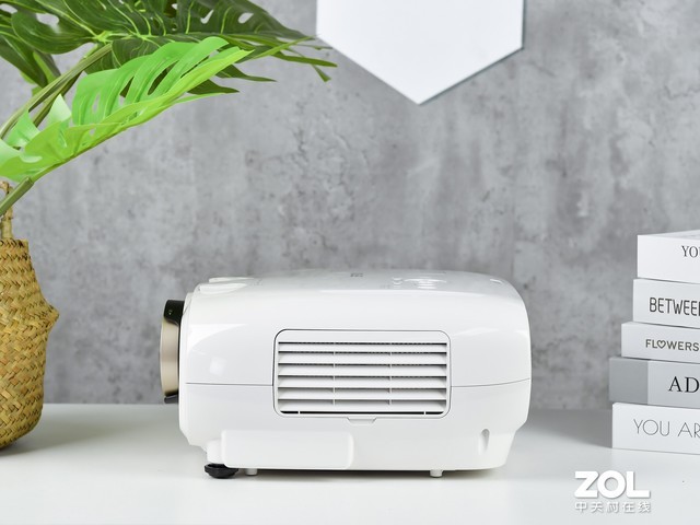 打造高品質(zhì)客廳影院 愛(ài)普生4K家用投影機(jī)評(píng)測(cè)