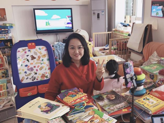 名校畢業(yè)，寶媽為女兒再攻讀博士，粉絲在抖音直播追著她傾訴帶娃煩惱