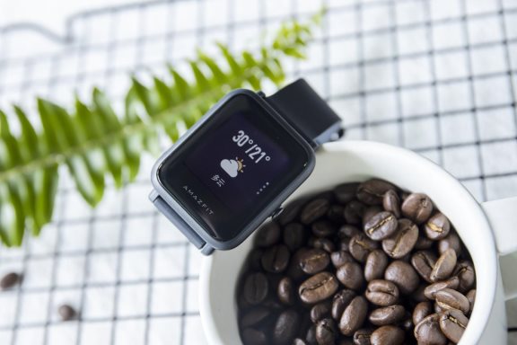 輕盈長續(xù)航才對(duì)味！華米Amazfit 米動(dòng)手表青春版 1S簡評(píng)