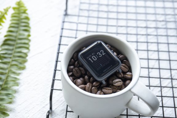 輕盈長續(xù)航才對(duì)味！華米Amazfit 米動(dòng)手表青春版 1S簡評(píng)