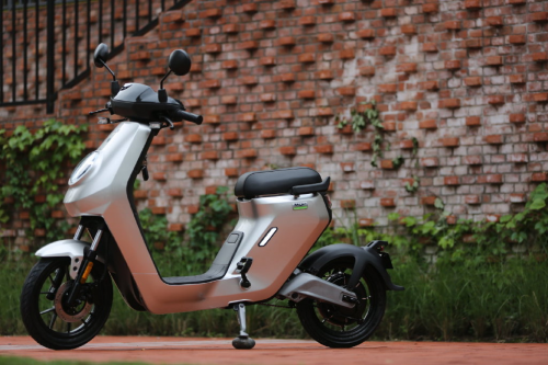 智能電動(dòng)車的小牛電動(dòng)竟然和羅永浩微博“互撩
