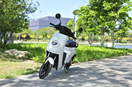 智能電動(dòng)車的小牛電動(dòng)竟然和羅永浩微博“互撩