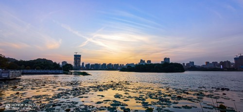 榮耀30Pro深度分析 潮流外觀下隱藏強大實力