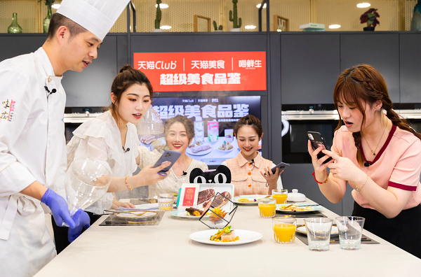 天貓Club x天貓美食打造首檔美食直播節(jié)目“超級美食品鑒”，重新定義吃播帶貨