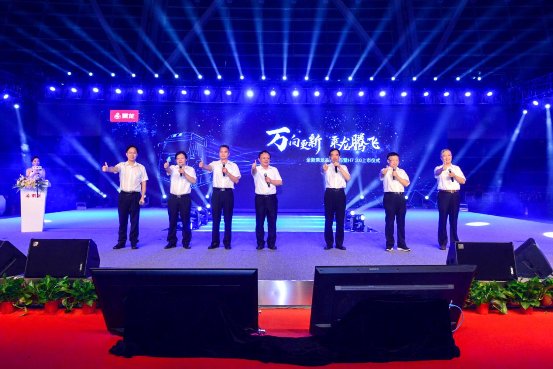 新品牌與新產(chǎn)品雙箭齊發(fā)，乘龍67品牌日點燃柳州盛夏