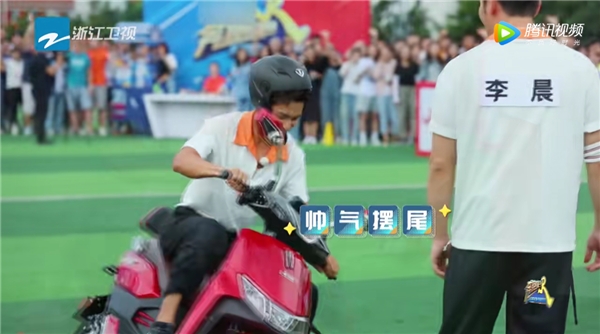 《奔跑吧》沙溢、韓東君騎臺(tái)鈴虎賁，上演賽事級(jí)“飆車大戲”