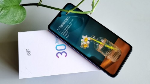 5G時代性價比高的手機來了！親民價格旗艦配置