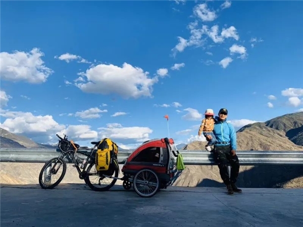 抖音90后奶爸帶女兒騎行4139公里去拉薩：騎車就像人生，堅持總能到達