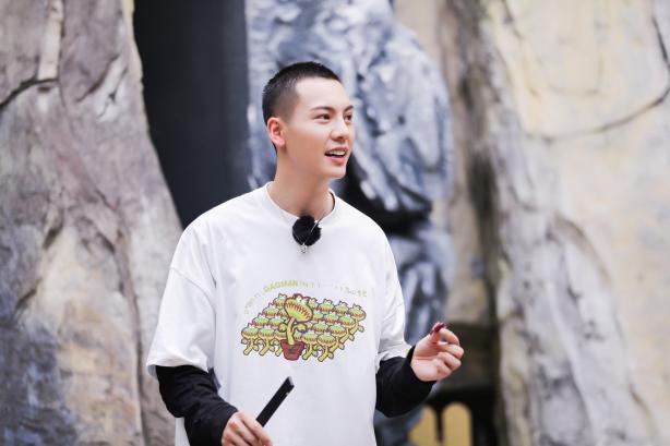 陳偉霆再度聯(lián)手得物首發(fā)潮牌新系列，電商、明星、綜藝聯(lián)名解鎖“食蠅草”玩法