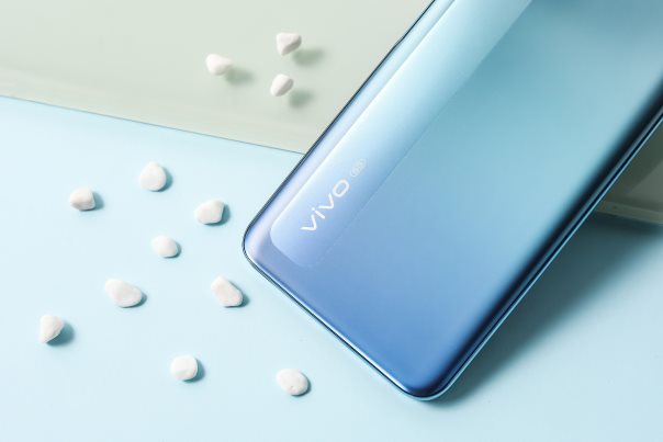 vivo Y70s迎來冷萃銀新配色，7月28日正式上市