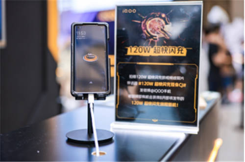 ChinaJoy開展首日，iQOO 引爆夏日激情