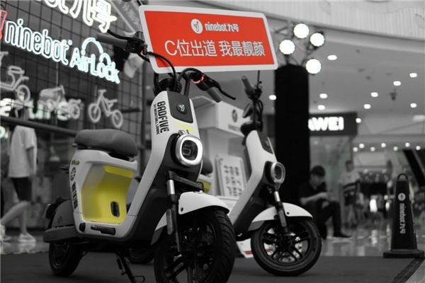 破圈新玩法，九號(hào)機(jī)器人攜手李寧BADFIVE打造Z世代街頭運(yùn)動(dòng)新風(fēng)尚