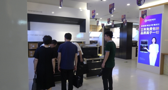 集成灶10大品牌，嵊州市政協(xié)副主席竺理文蒞臨藍(lán)炬星指導(dǎo)工作