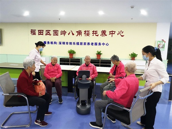 政策+市場(chǎng)紅利雙推 機(jī)器人才是未來養(yǎng)老主力？