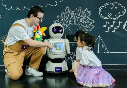 幼兒園開學(xué)第一周：場面失控、瘋狂手工……賓果智能“教義有方”雙賦能