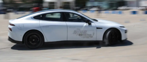 小鵬P7行不行？小鵬汽車靠譜嗎？比一比就知道了！